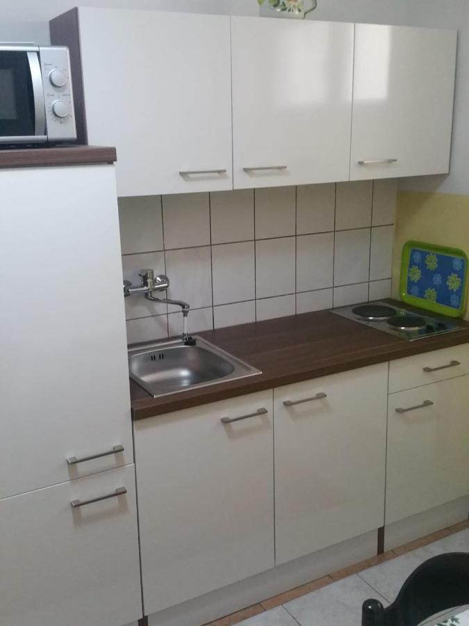 Studio Apartman *** Mara *
